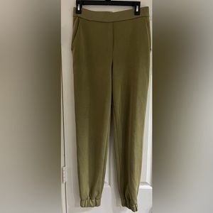 Lululemon Softstreme Relaxed HR Pant, size 6. Bronze green.